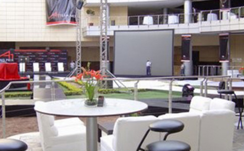 热刺球迷对,特尔穿威廉,球衣照表示,Tcg天成彩票,彩票平台,在线购彩,高频彩票,中奖机会