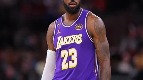 蓉城社区携手奥运冠军共庆国球赛事 2025-03-13